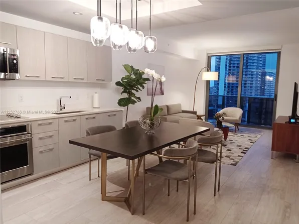 55 SW 9th St APT 1504, Miami, FL 33130