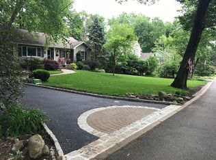 8 New St, Allendale, NJ 07401