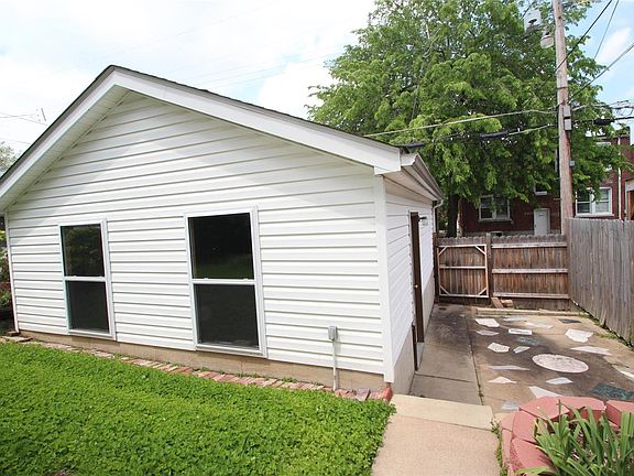 4th image of 5025 Tholozan Ave