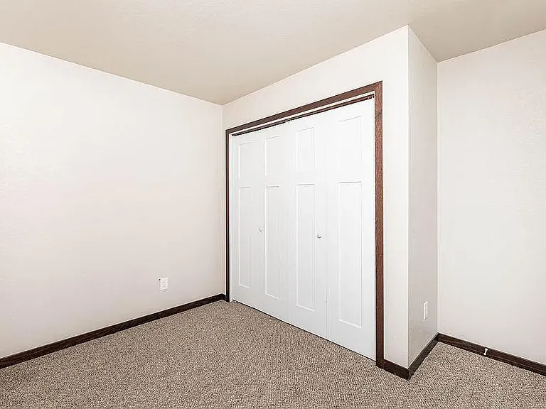 1063 Barnes Dr W — Photo 15