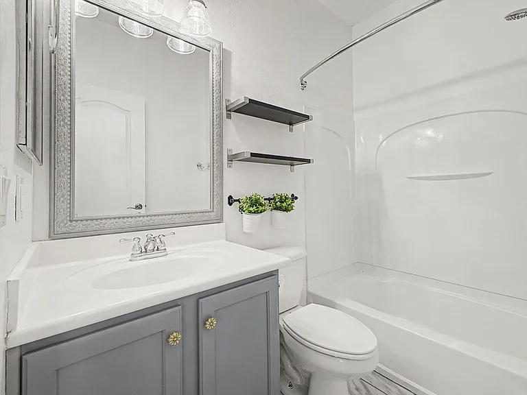 2233 E Huntington Dr — Photo 23