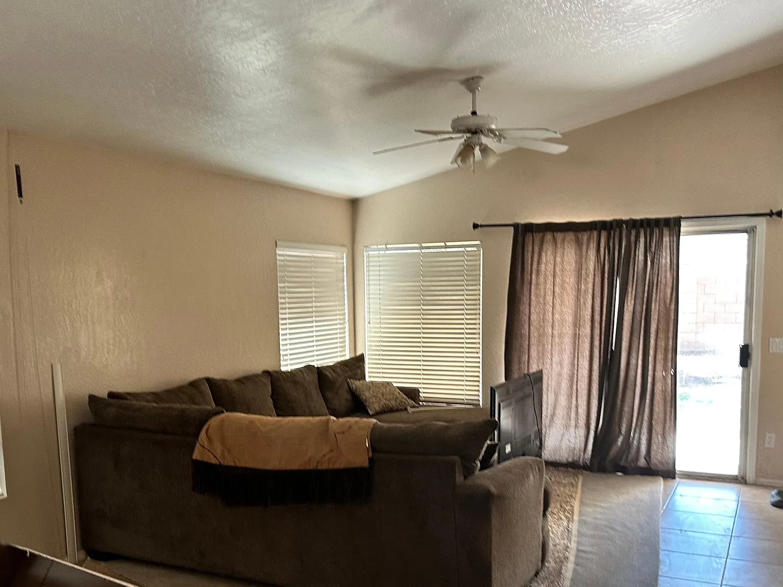 677 E Redondo Dr — Photo 2