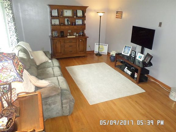 3rd image of 708 W Van Buren St