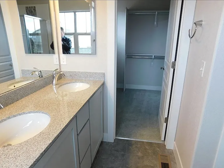 5278 N Beeler St — Photo 14