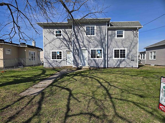3rd image of 406-408 Gladys St