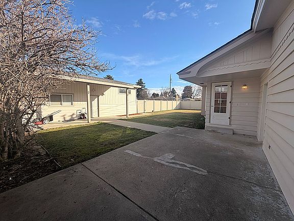 2nd image of 620 N Raymond Rd