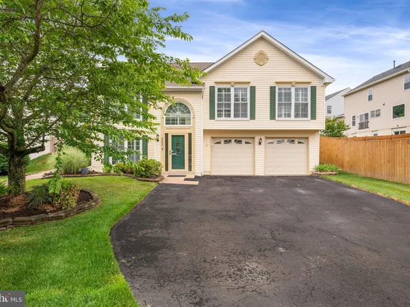 9302 Karen Ct, Manassas Park, VA 20111