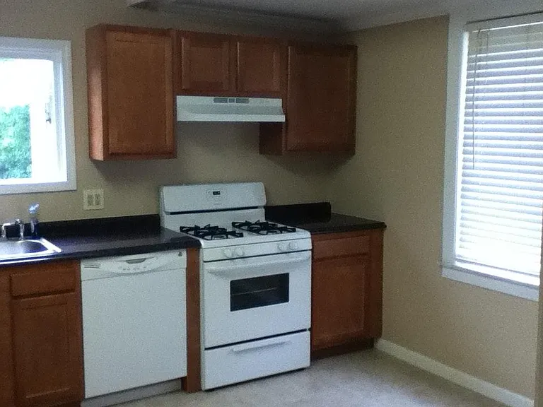 Kitchen (2 of 2)