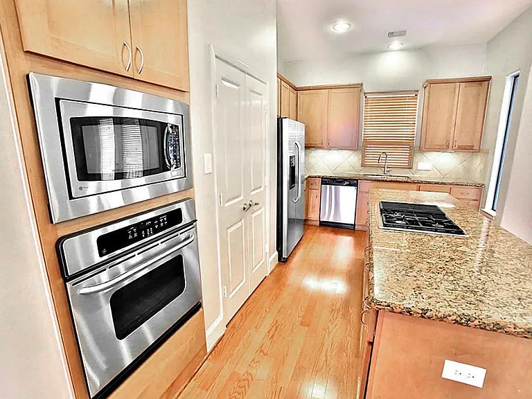407 Jackson Hill St — Photo 6