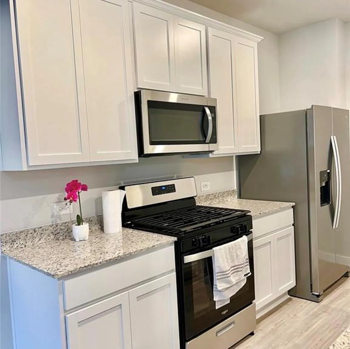 3 bed, 2.0 bath, 1623 sqft, $2,300 — Photo 2