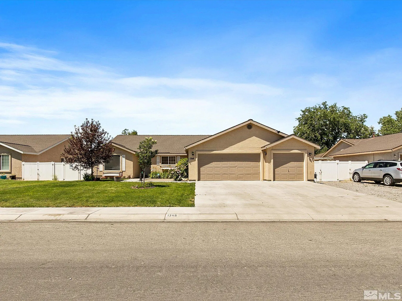 1348 White Bluffs Cir photo 1