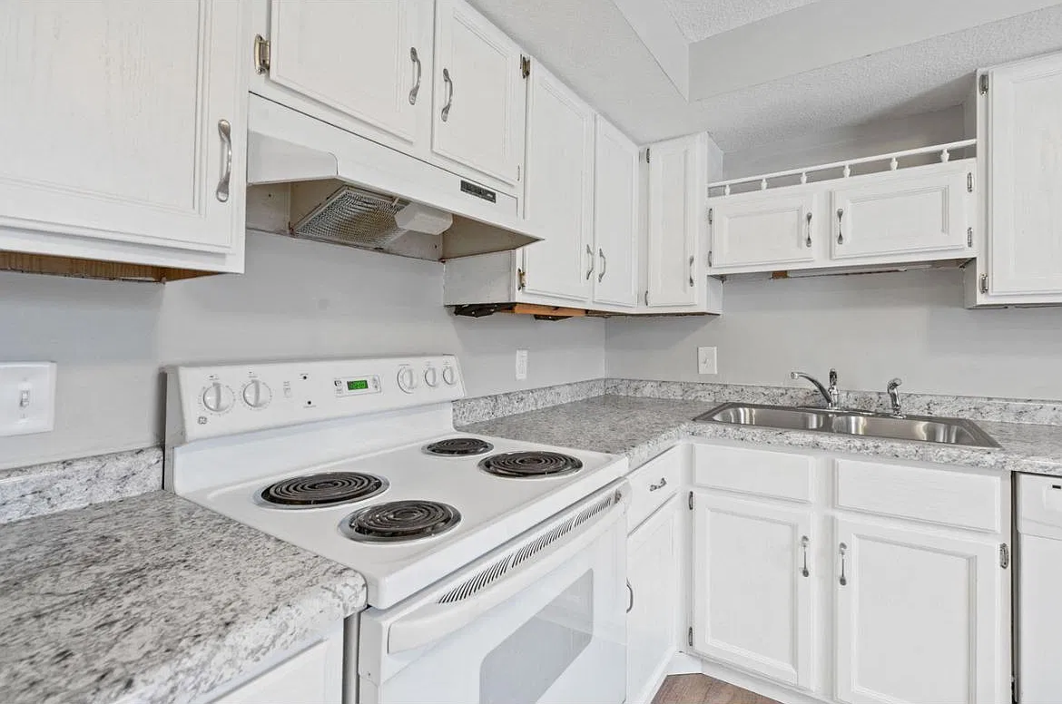3 bed, 1190 sqft, $1,750 — Photo 2