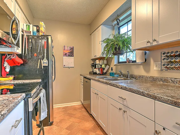 211 Hayter Dr — Photo 13