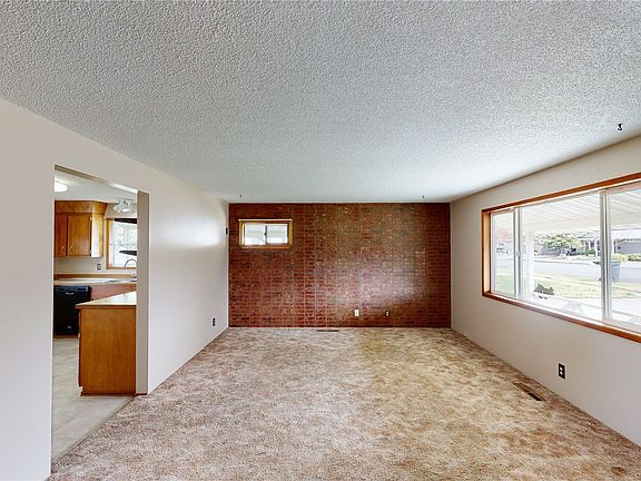 3rd image of 609 Cardinal Drive