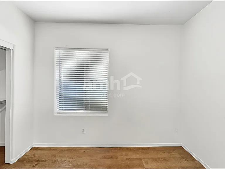 11621 W Lincoln St — Photo 17