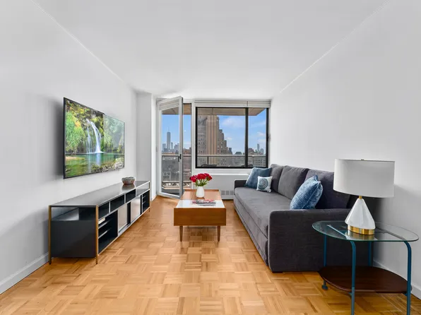 270 West 17th Street image 1 of 9