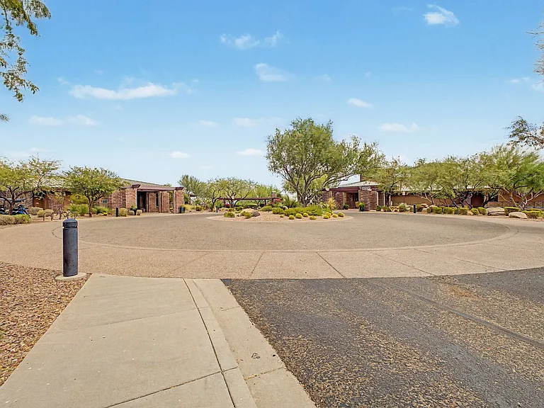 1676 W Morse Dr — Photo 35