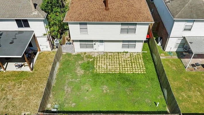 4 bed, 2.5 bath, 1696 sqft, $2,200 — Photo 3