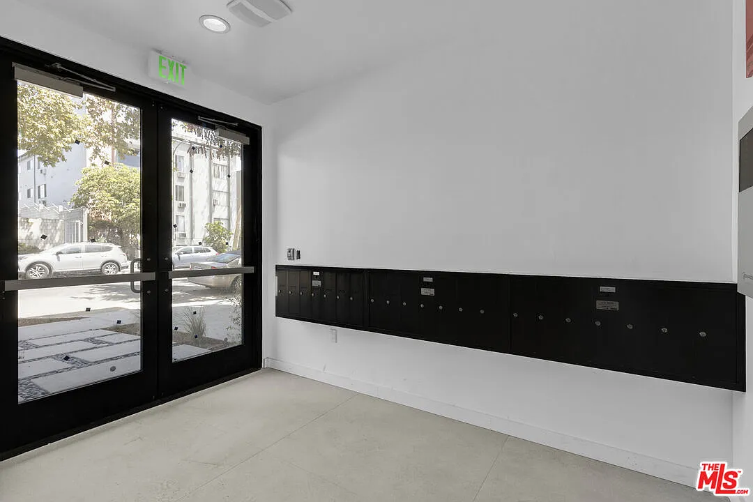 Studio, 1.0 bath, 364 sqft, $2,000 — Photo 3