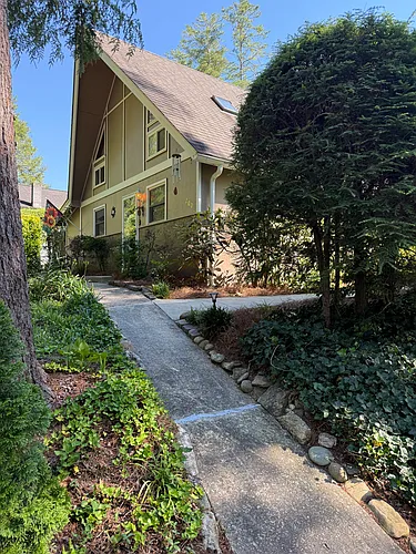 200 Pine Dr Photo 1