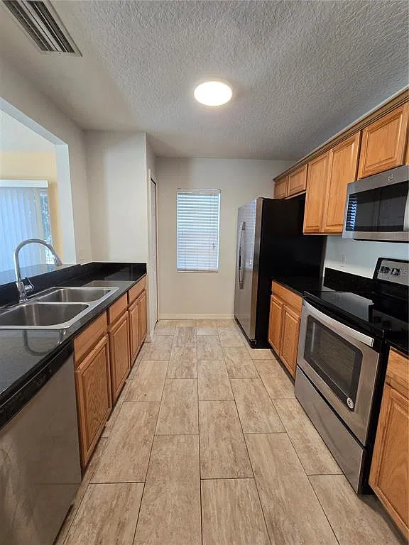 3 bed, 2.5 bath, 1408 sqft, $1,850 — Photo 3