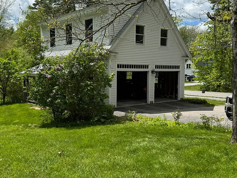 222 Hillside St — Photo 3