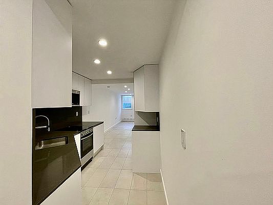 4th image of 182 Prospect Park W #17