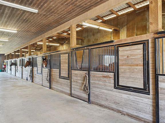 5th image of 460 Bishop Rd