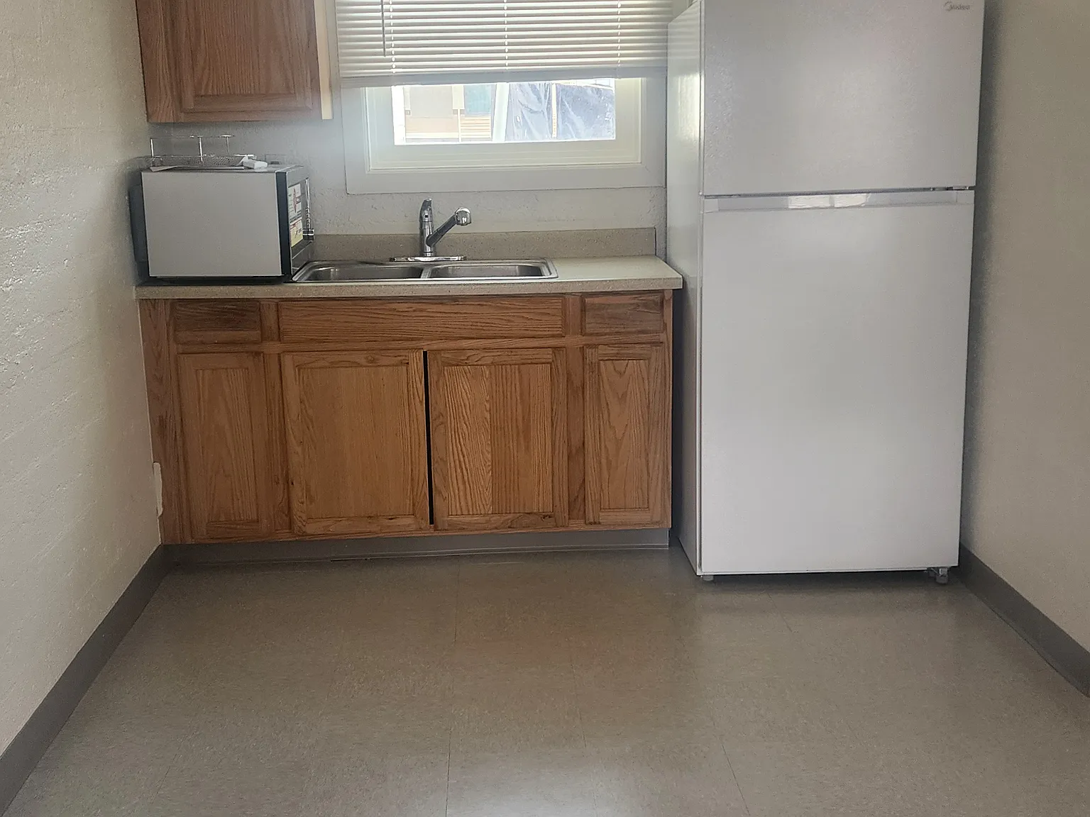 Studio, $795 — Photo 2