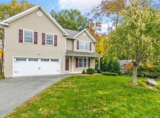 660 Lakeside Blvd W, Waterbury, CT 06708