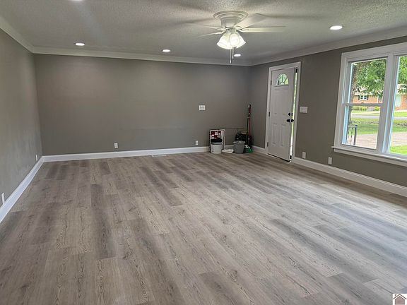 3rd image of 651 Olive St