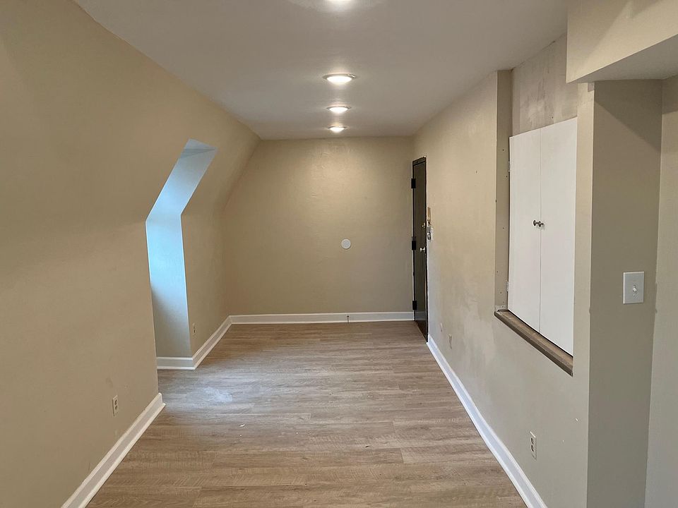Entrance & living room