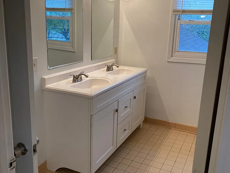 229 Maple St NW — Photo 8