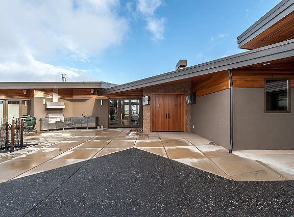 2nd image of 2339 Palisades Ln