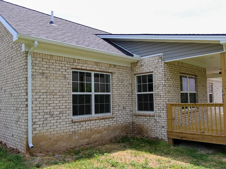 322 Briarwood Ln — Photo 4