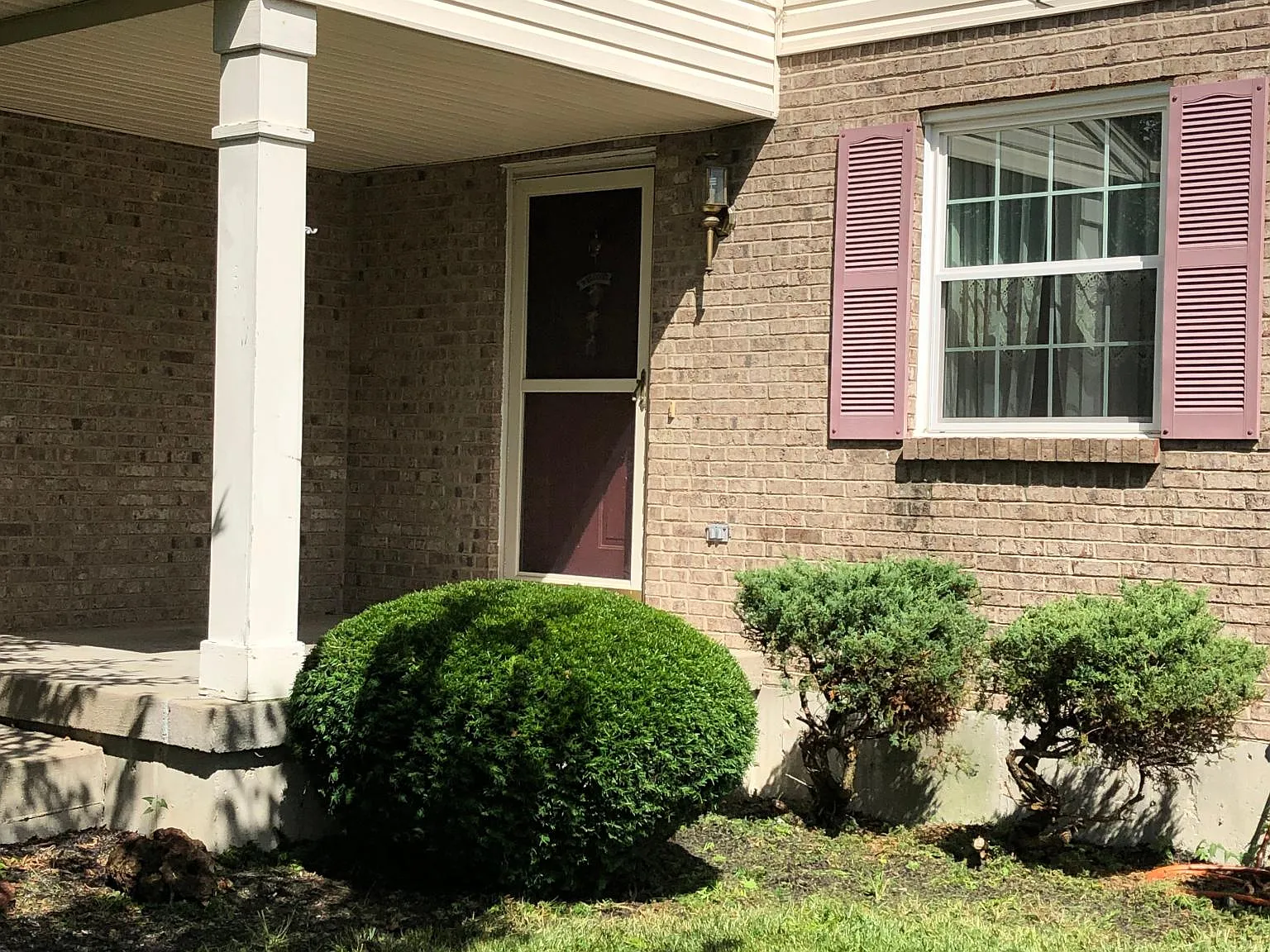 4 bed, 2.5 bath, 1919 sqft, $2,499 — Photo 2
