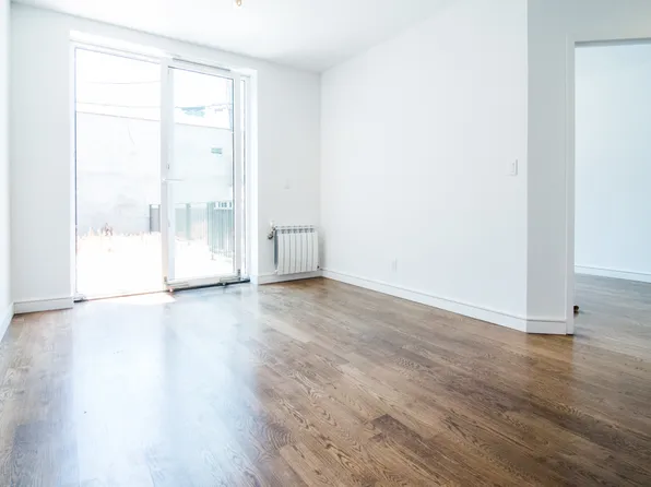 689 Leonard Street image 9 of 24