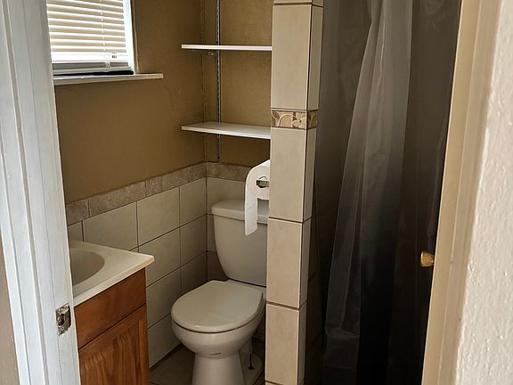 5th image of 1215 W Russell Pl