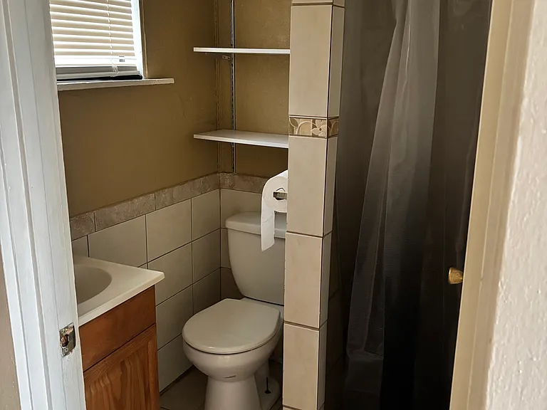 1215 W Russell Pl #REAR COTTAGE — Photo 5