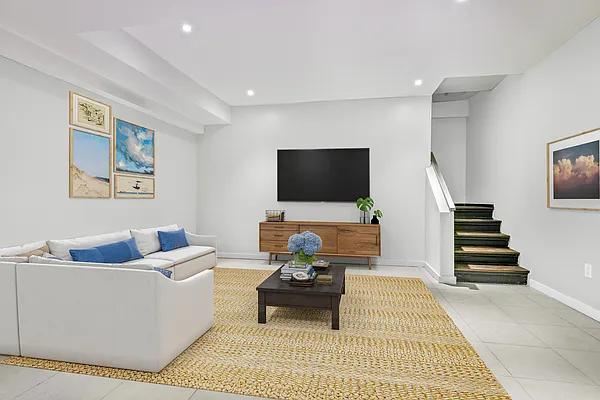 Sold by Corcoran | media 24