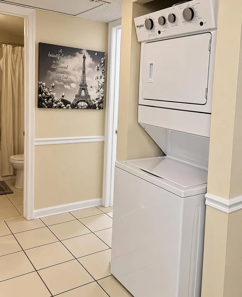 3 bed, 2.0 bath, 1045 sqft, $2,300 — Photo 1