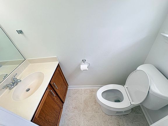 4th image of 390 Gardners Cir