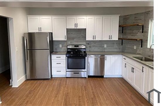 1st image of 961 W 42nd St