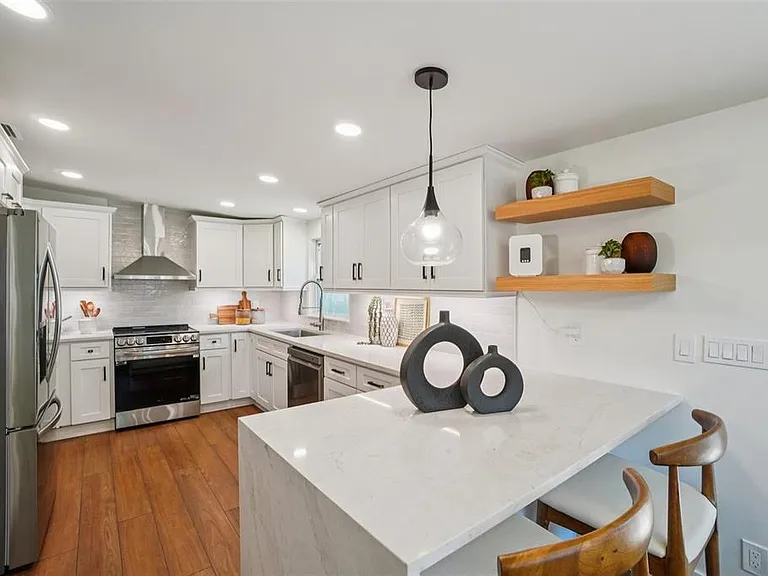 3123 W La Salle St — Photo 6