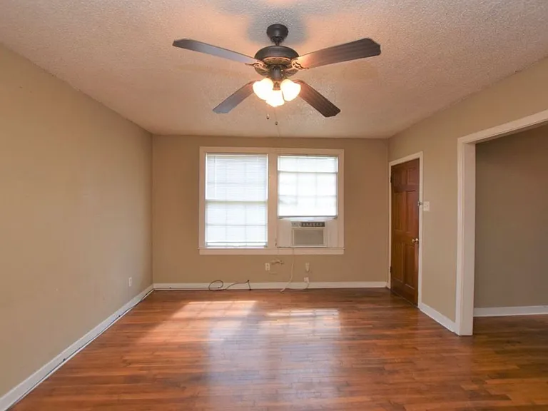 3812 Swanee St — Photo 3