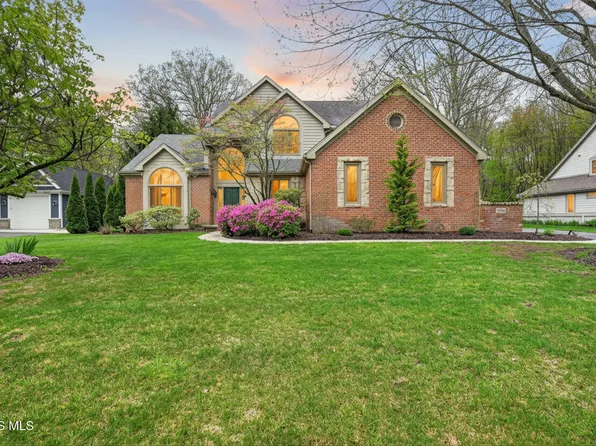 8819 Royal Oak Dr, Holland, OH 43528