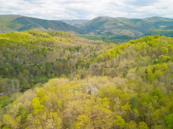 Highlander Trl, Lewisburg, WV 24901