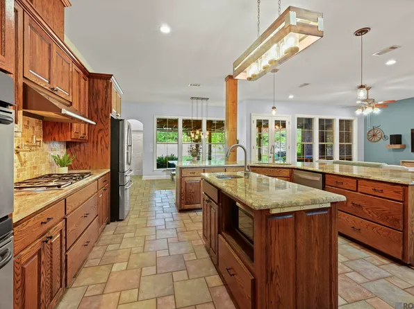 16319 Winding Ridge Ave, Prairieville, LA 70769