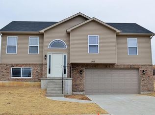 5628 Hawks Landing Dr, Hillsboro, MO 63050