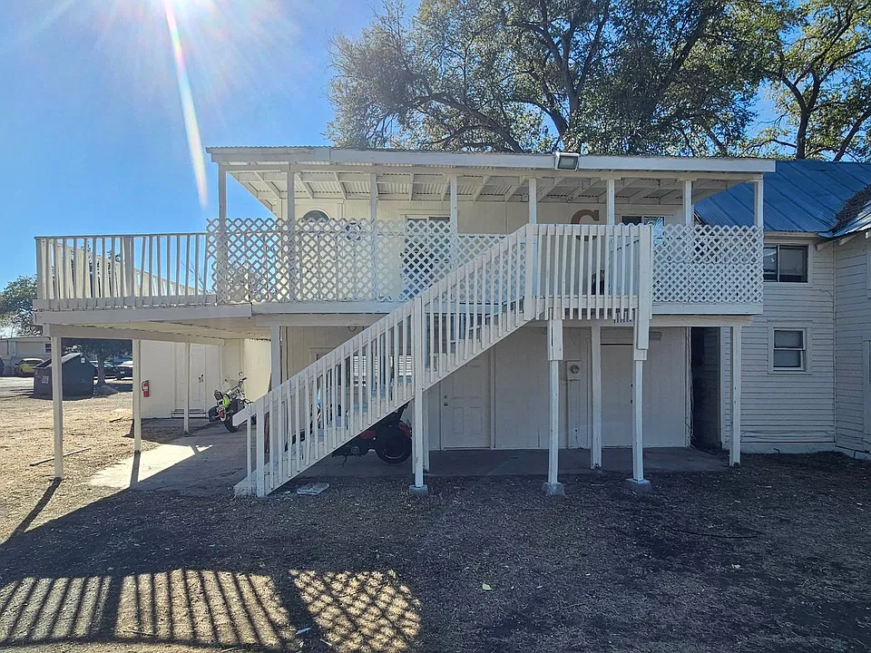 1123 W Marina Dr